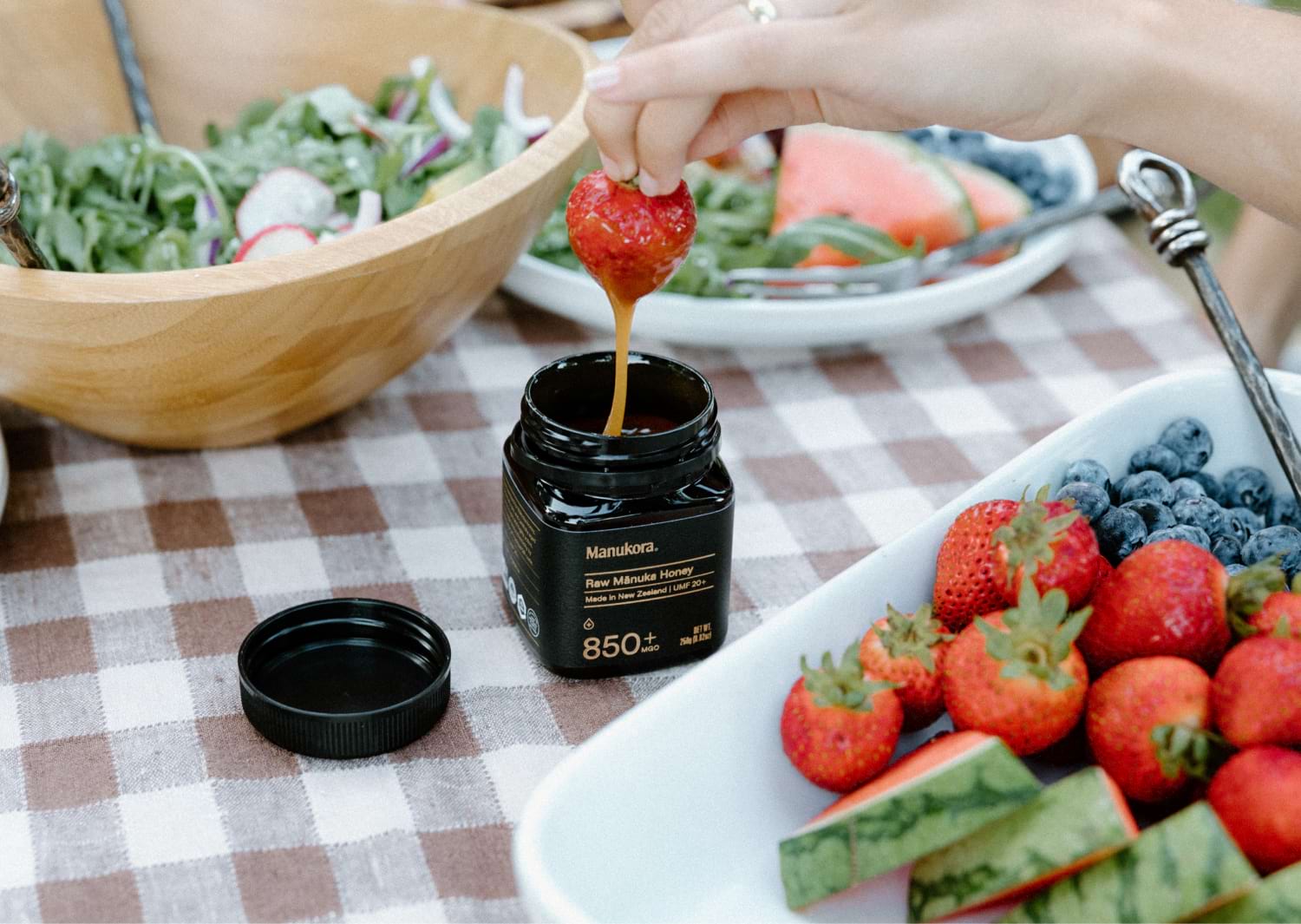 Manuka Honey for Longevity: Incorporating Honey into a Healthy Aging Diet